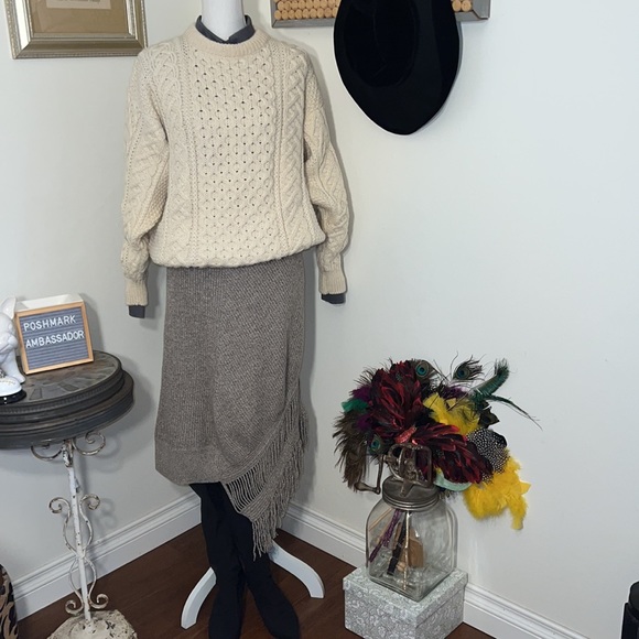 Stella McCartney Cashmere-Wool Fringe-Hem Midi Skirt, Beige Sz.44 or M - Picture 2 of 11